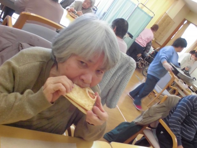 ステンドグラストースト