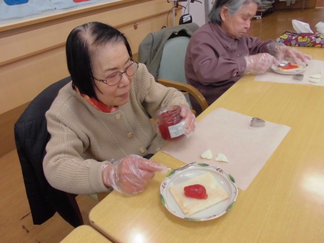 ステンドグラストースト