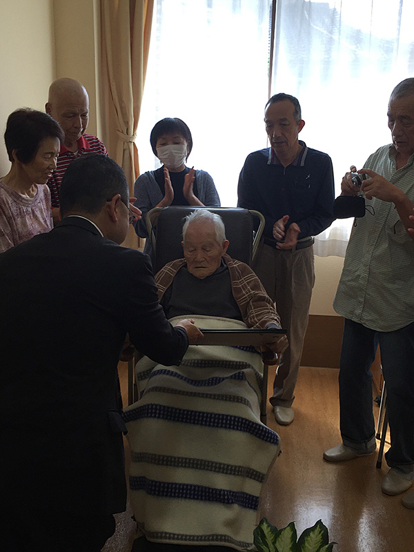 100歳おめでとうございます！！② - ショートまなぐら