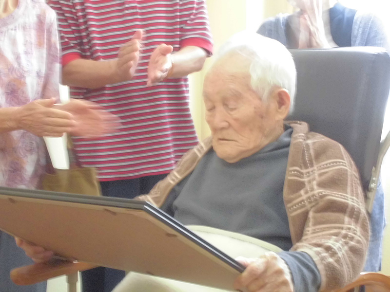 100歳の表彰 - ショートまなぐら