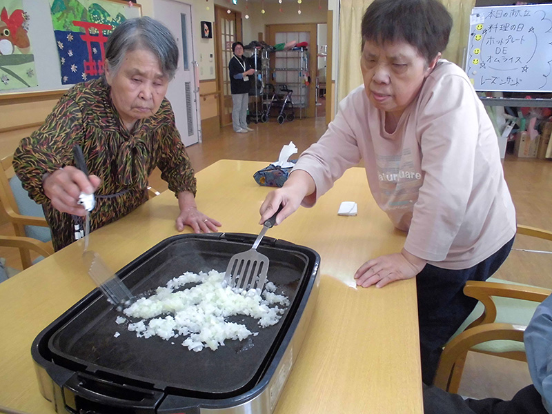 ホットプレートでオムライス① - デイまなぐら
