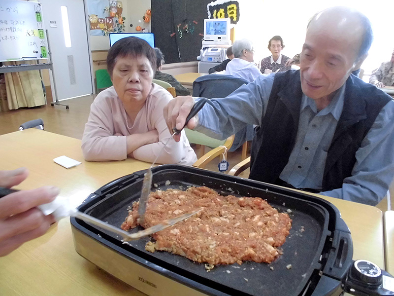 ホットプレートでオムライス② - デイまなぐら