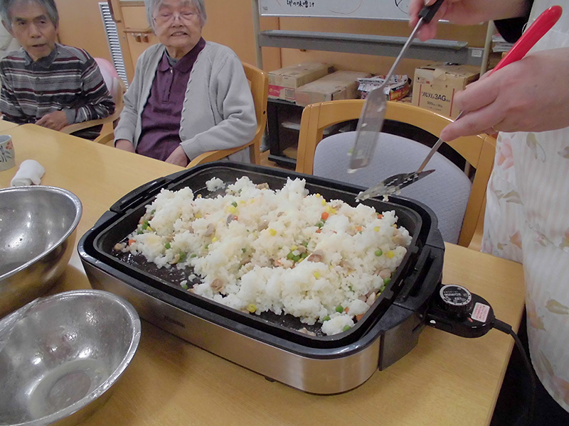 チキンライスオムレツ作り - ショートまなぐら