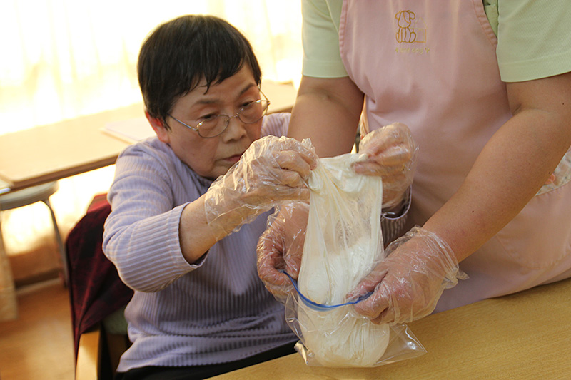 ホットプレートでピザ① - デイまなぐら