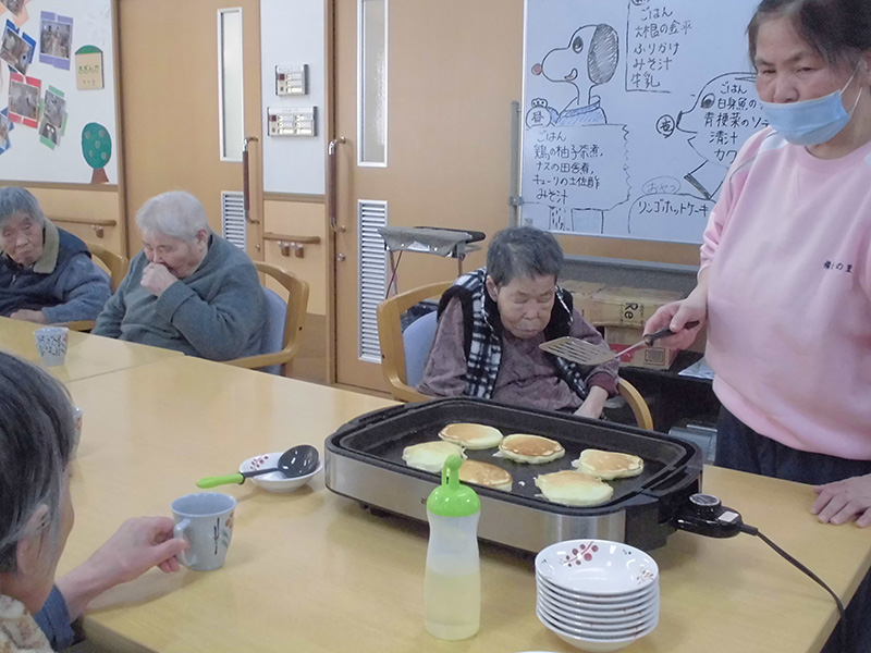 おやつ作り「リンゴのホットケーキ」3 - ショートまなぐら