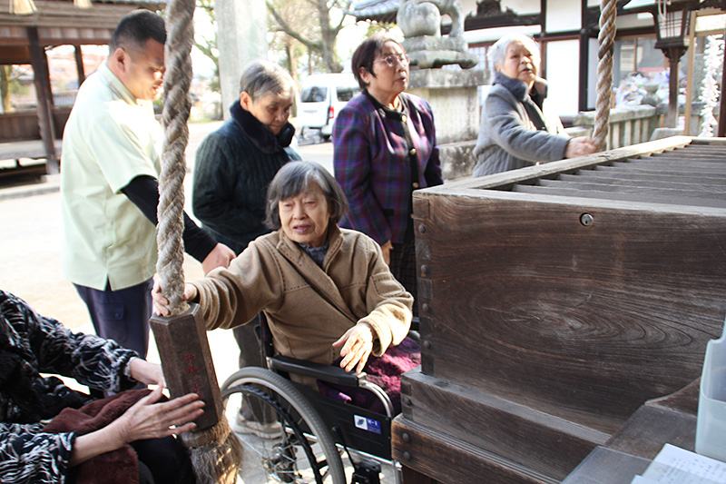 初詣② - デイまなぐら