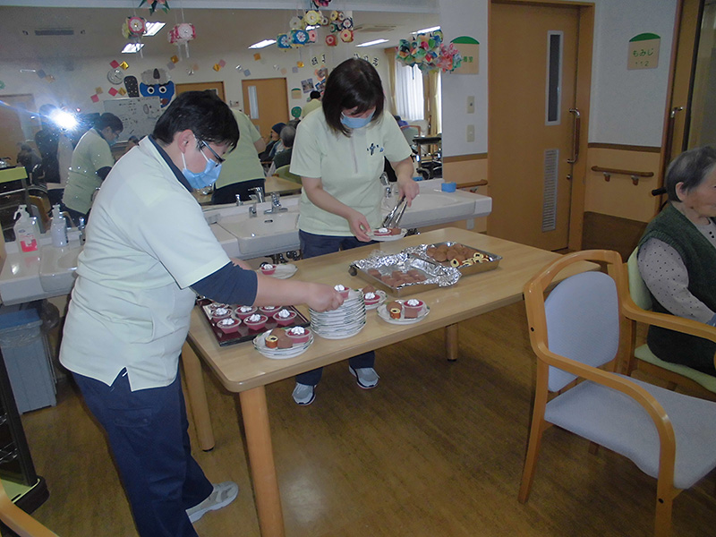 おやつバイキング - ショートまなぐら