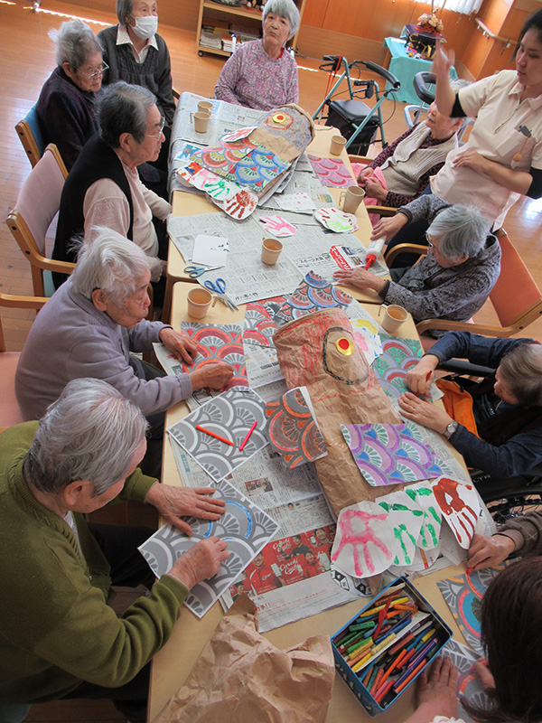 鯉のぼりつくり1 - ケアハウス福山