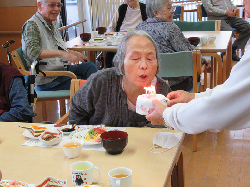 誕生日会 - ケアハウス福山