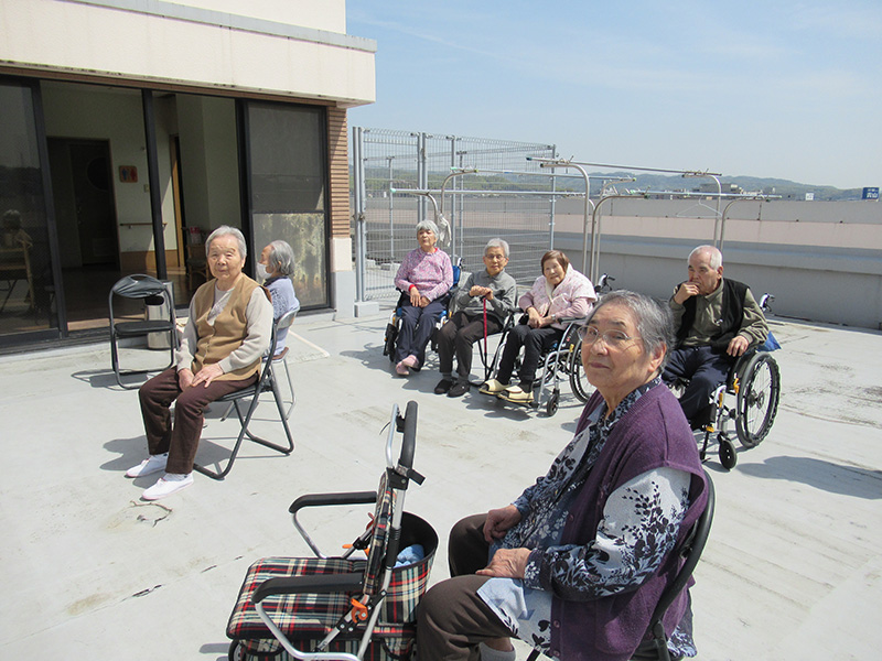 日向ぼっこ - ケアハウス福山