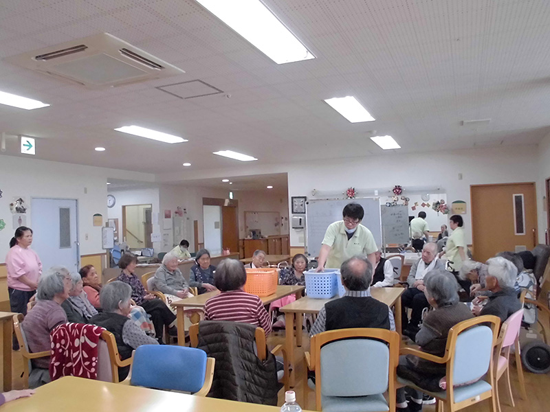 レクリェーション「風船バスケット」1 - ショートまなぐら