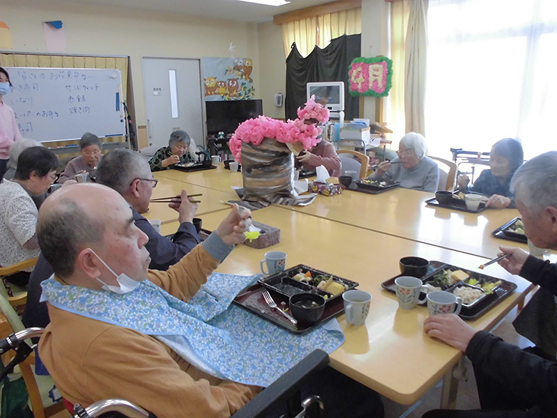 花見弁当③ - デイまなぐら