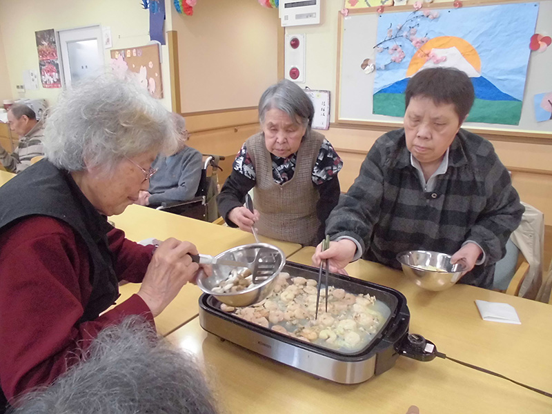 春のパエリア作り② - デイまなぐら