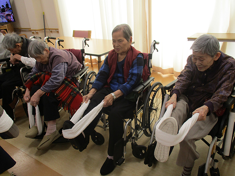 タオル体操 - 小多機まなぐら南