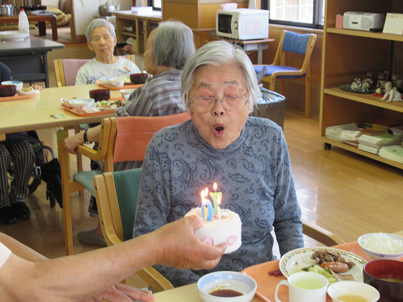 5月誕生日会 - ケアハウス福山