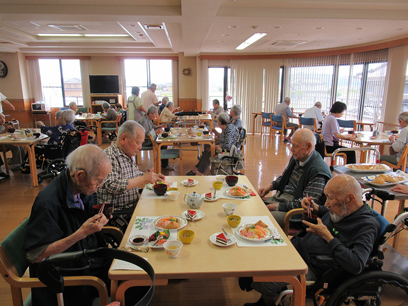 誕生日会 - ケアハウス福山