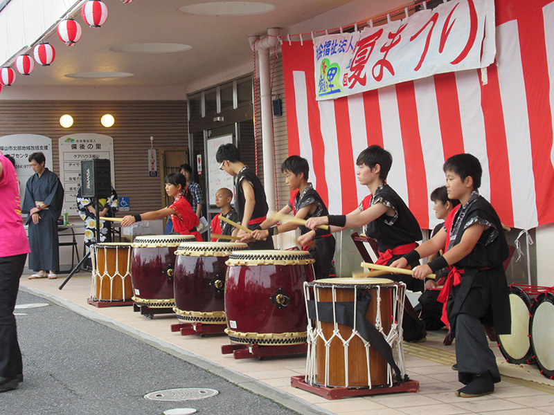 夏祭り迫力の龍神太鼓 - ケアハウス福山