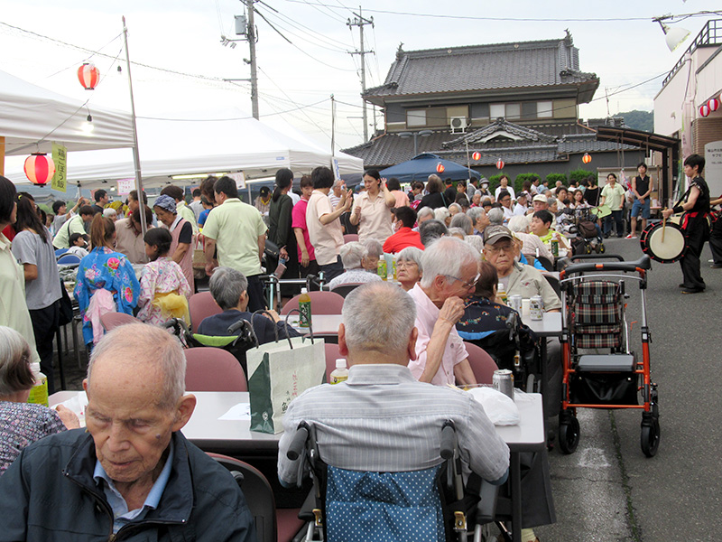 今年も夏祭りは大盛況 - ケアハウス福山