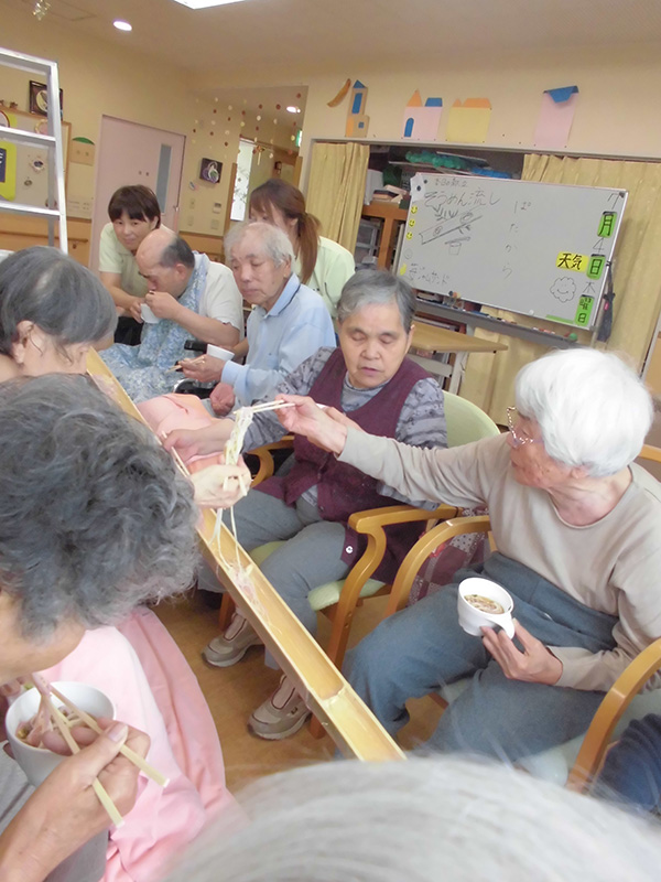 そうめん流し2 - デイまなぐら