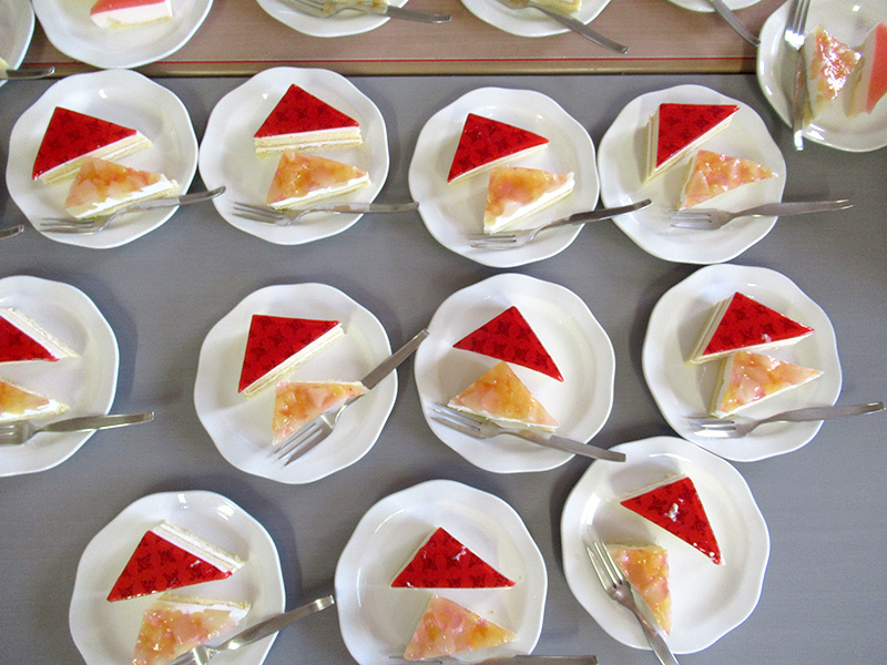 お茶会のケーキ - ケアハウス福山