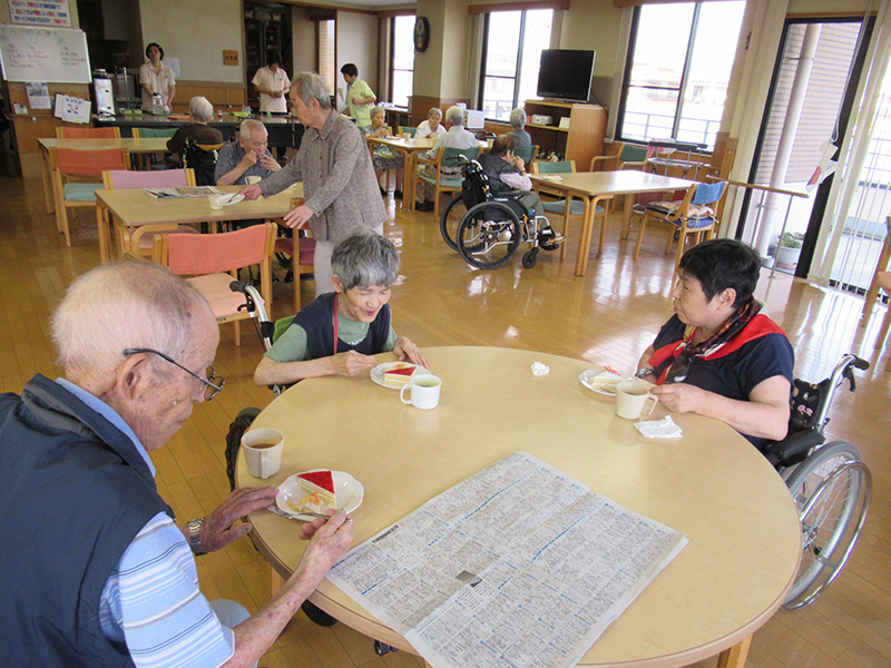 お茶会の様子 - ケアハウス福山