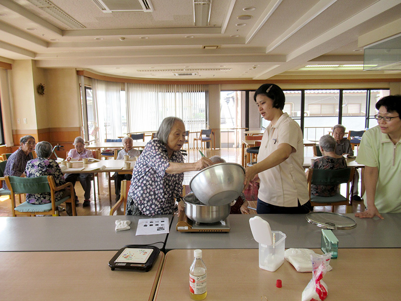 しそジュース作り - ケアハウス福山