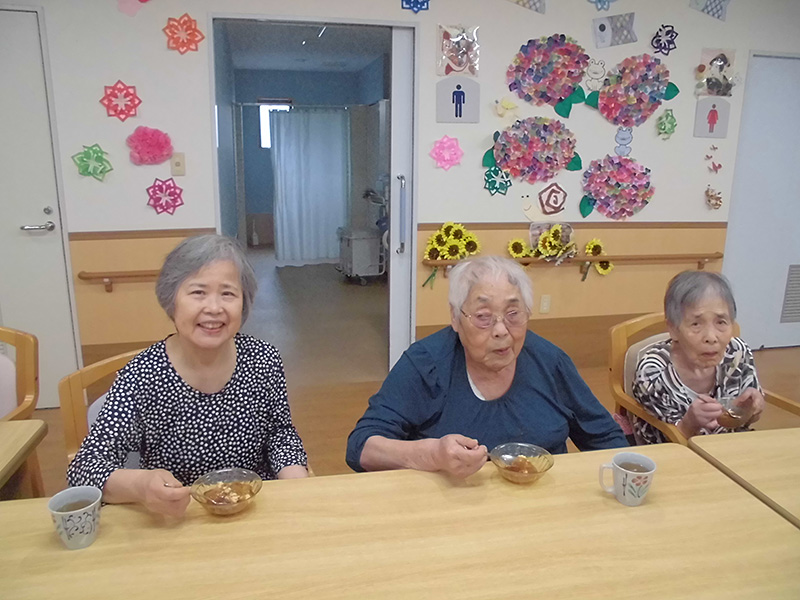 おやつ作り『お茶ゼリーの黒蜜きな粉かけ』③ - ショートまなぐら