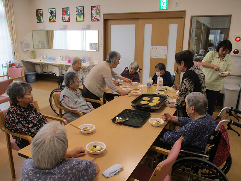 おやつ作り - 小多機まなぐら南