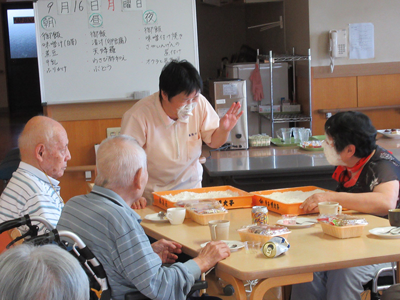 ご長寿会飴探し - ケアハウス福山