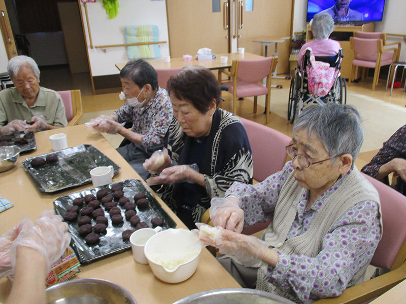 おやつ作り(おはぎ) - 小多機まなぐら南