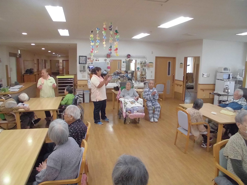 お誕生日会② - ショートまなぐら