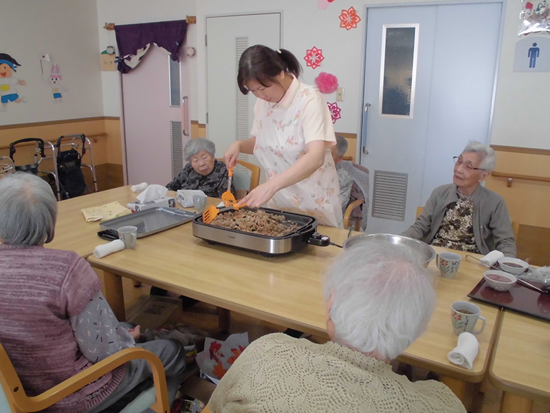 お昼作り『激うま！ドライカレー』② - ショートまなぐら