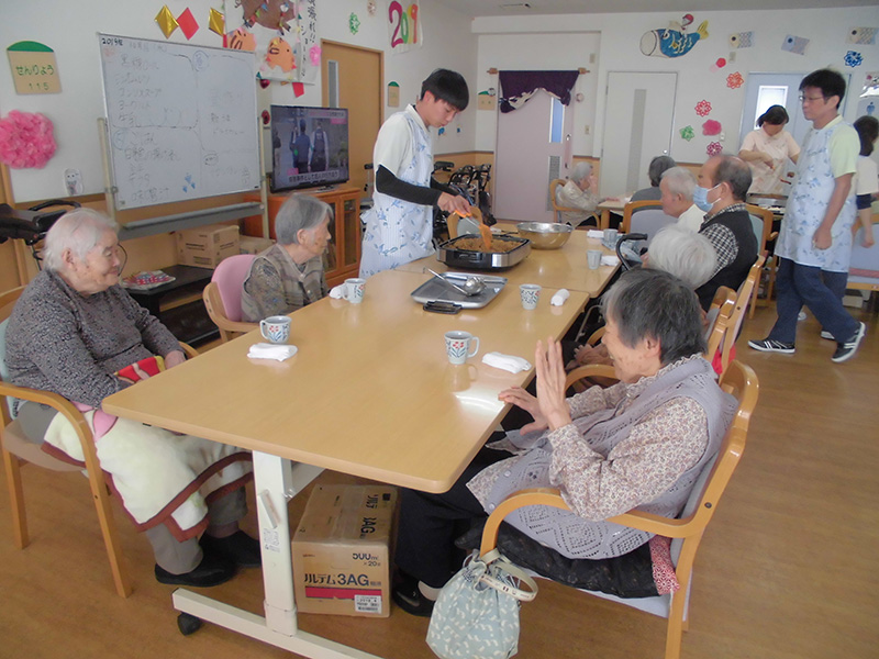 お昼作り『激うま！ドライカレー』③ - ショートまなぐら