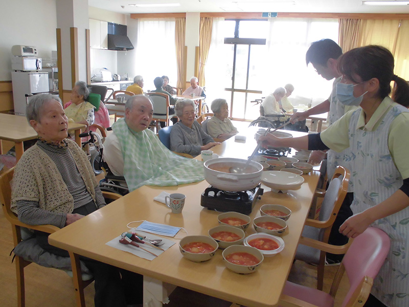 お鍋『具だくさんミネストローネ』③ - ショートまなぐら