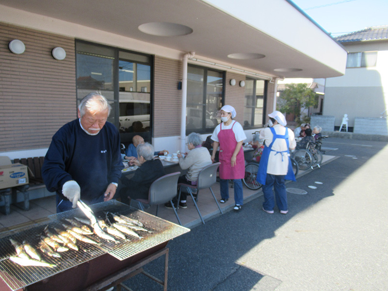 秋刀魚バーベキュー - ケアハウス福山
