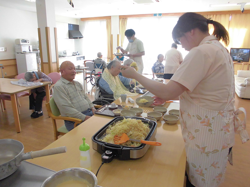 お昼作り『明太焼きラーメン』① - ショートまなぐら
