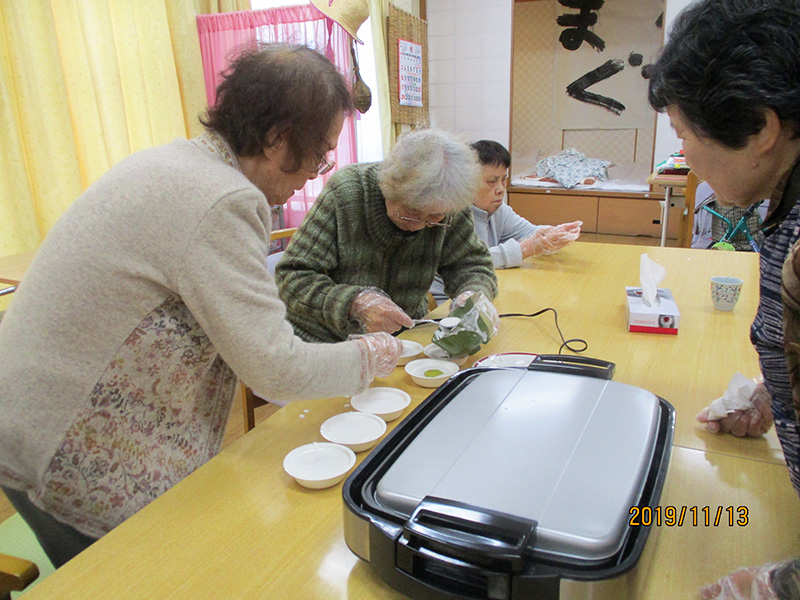 かるかんまんじゅうinサツマイモ餡③ - デイまなぐら