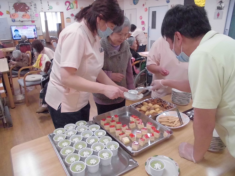 おやつバイキング① - ショートまなぐら