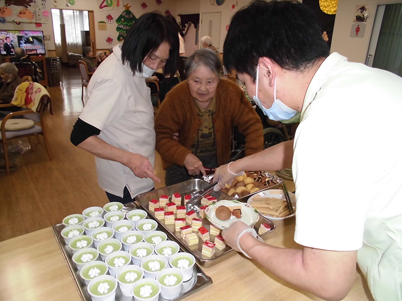 おやつバイキング② - ショートまなぐら