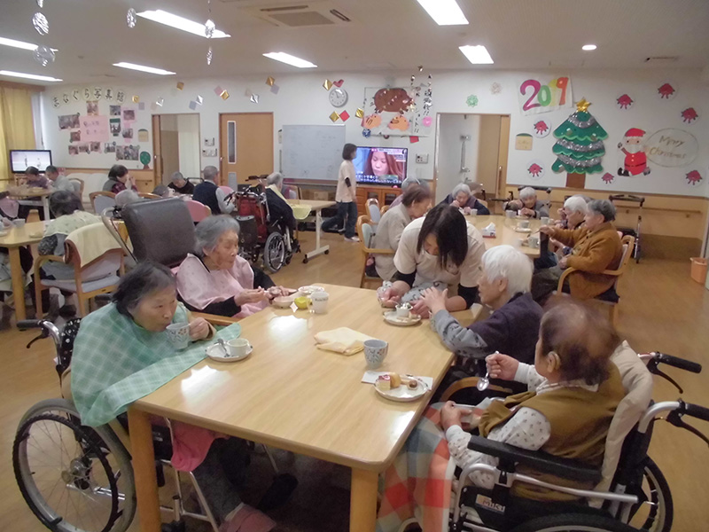 お誕生日会② - ショートまなぐら