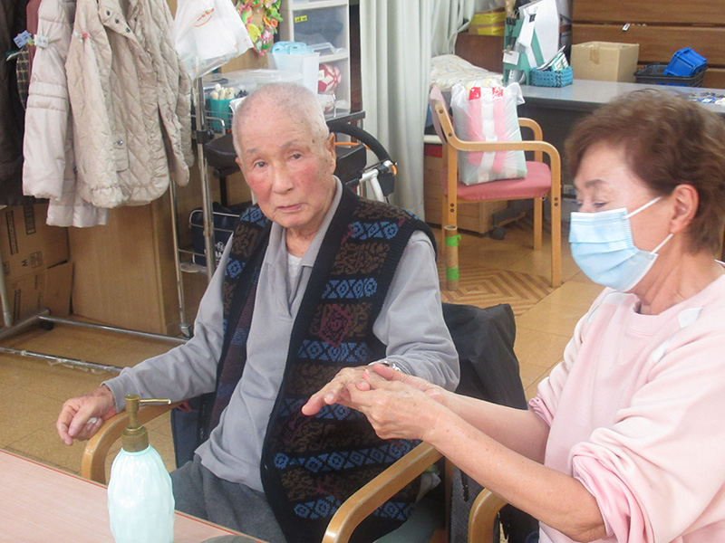 ハンドマッサージ2 - デイ備後