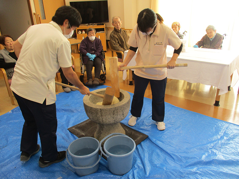 餅つき１ - 小多機まなぐら南