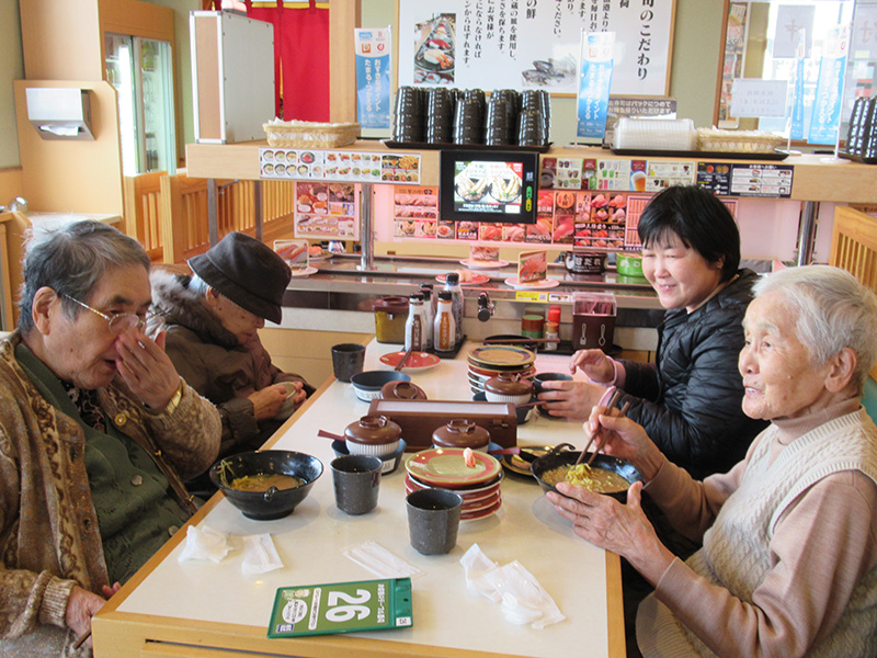 2020年1月外出回転寿司で食事会2 - ケアハウス福山