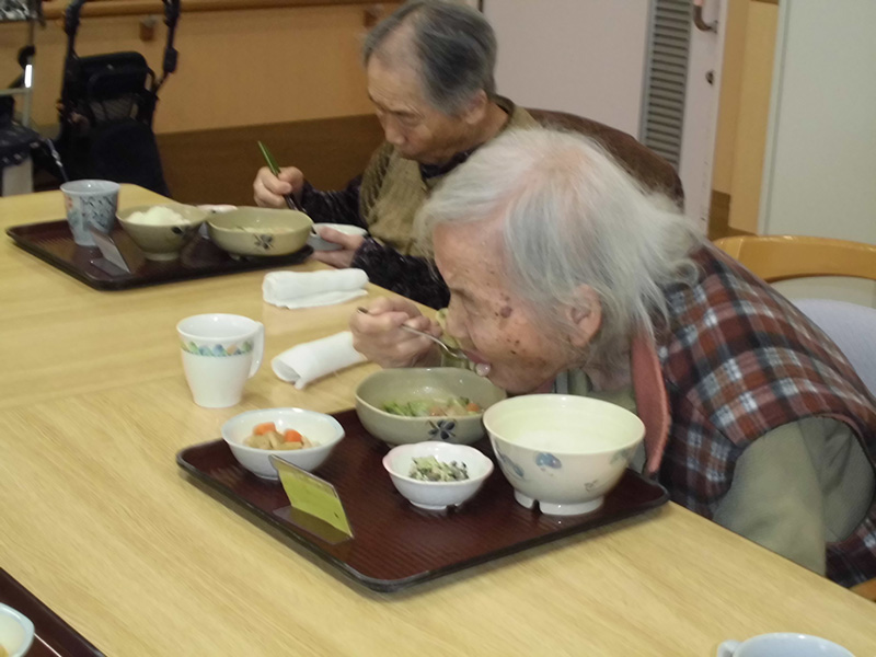 お鍋『ジャガイモ＆ブロッコリーのソーセージ鍋』③ - ショートまなぐら