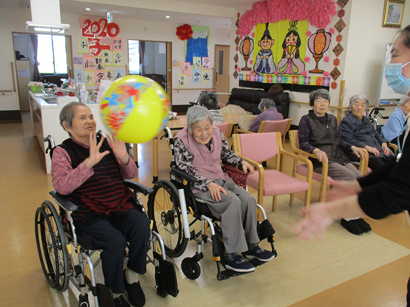 日常レク・ビーチバレー - 小多機まなぐら南