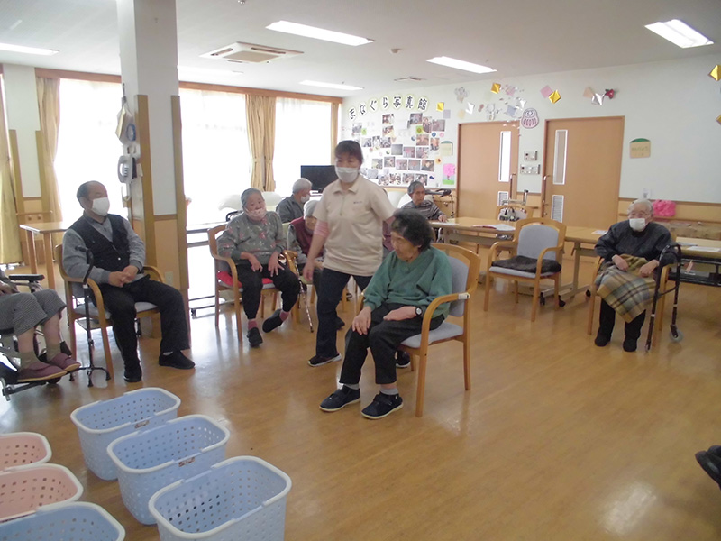 レクリェーション『玉入れ』2 - ショートまなぐら