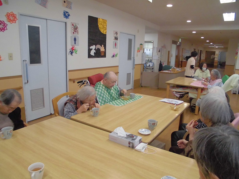 おやつ作り『お茶ゼリーの黒蜜きな粉かけ』2 - ショートまなぐら