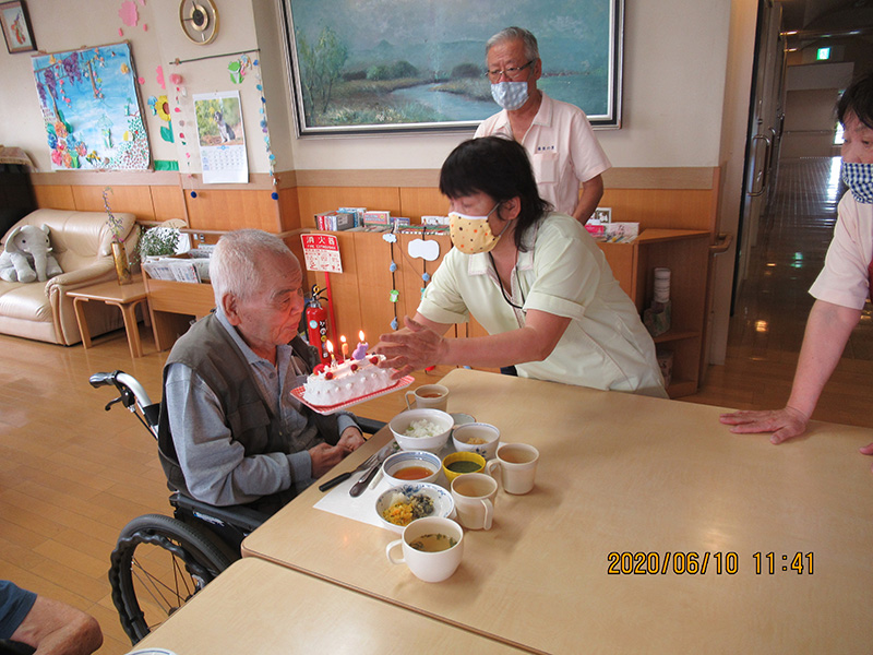 2020年6月誕生日会1 - ケアハウス福山