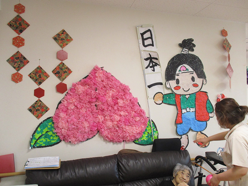 壁画　桃太郎 - 小多機まなぐら南