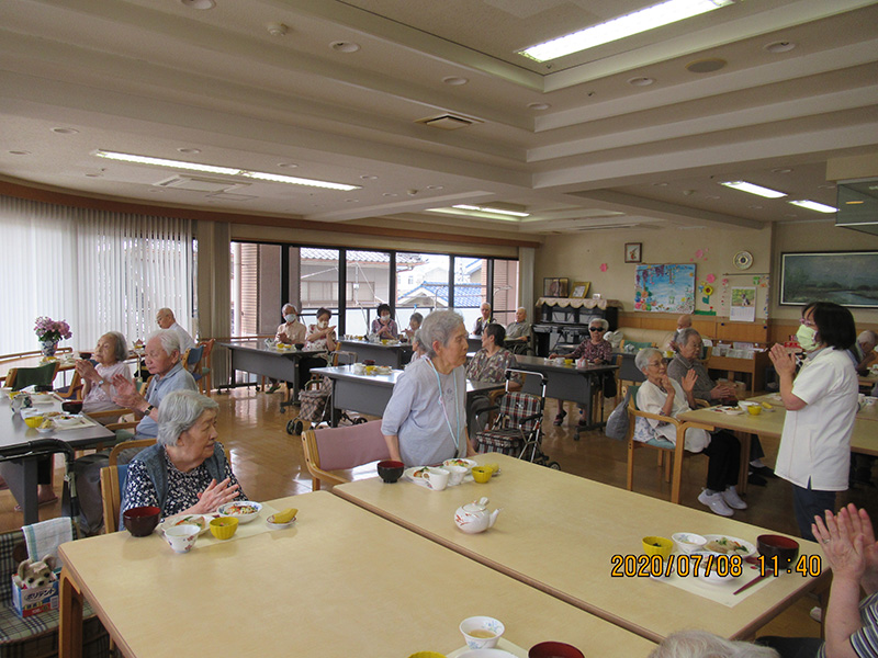 2020年7月誕生日会1 - ケアハウス福山